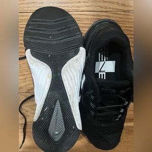 Nike metcons size 7.5 women’s. Used like new. Only worn a couple of times.